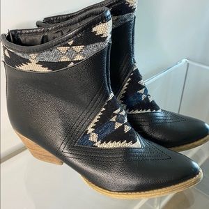 Sbicca ankle bootie
